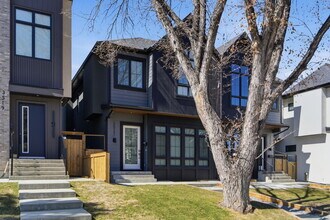 3517 42 St SW in Calgary, AB - Building Photo - Building Photo