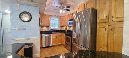 3300 W Rolling Hills Cir in Davie, FL - Building Photo - Building Photo