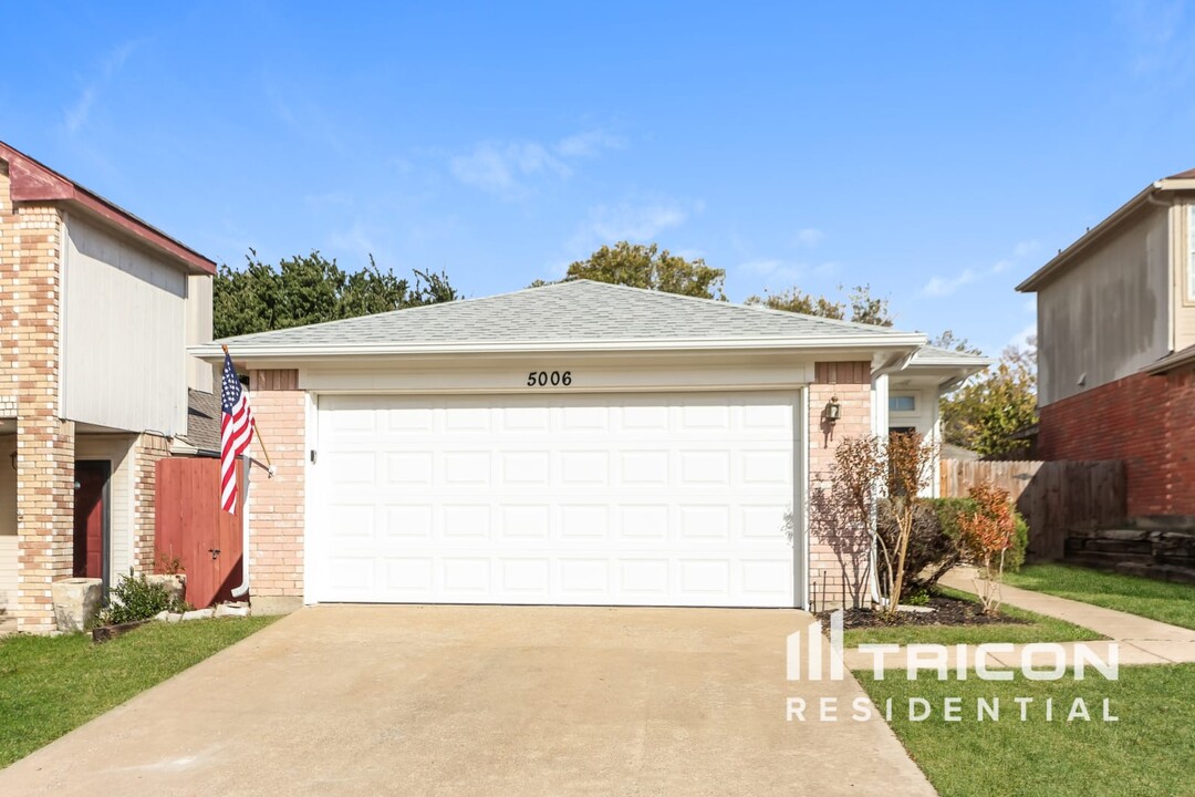 5006 Bay View in Garland, TX - Foto de edificio