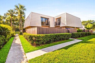 1613 16th Way in West Palm Beach, FL - Building Photo