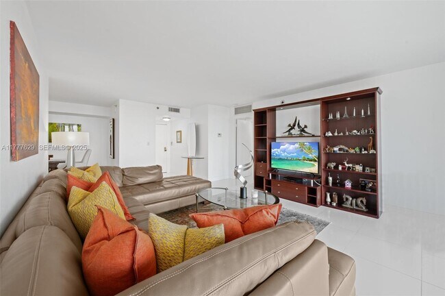 2000 Towerside Terrace in Miami, FL - Foto de edificio - Building Photo