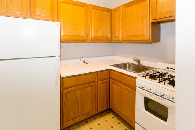 716 W Belmont in Chicago, IL - Building Photo - Building Photo
