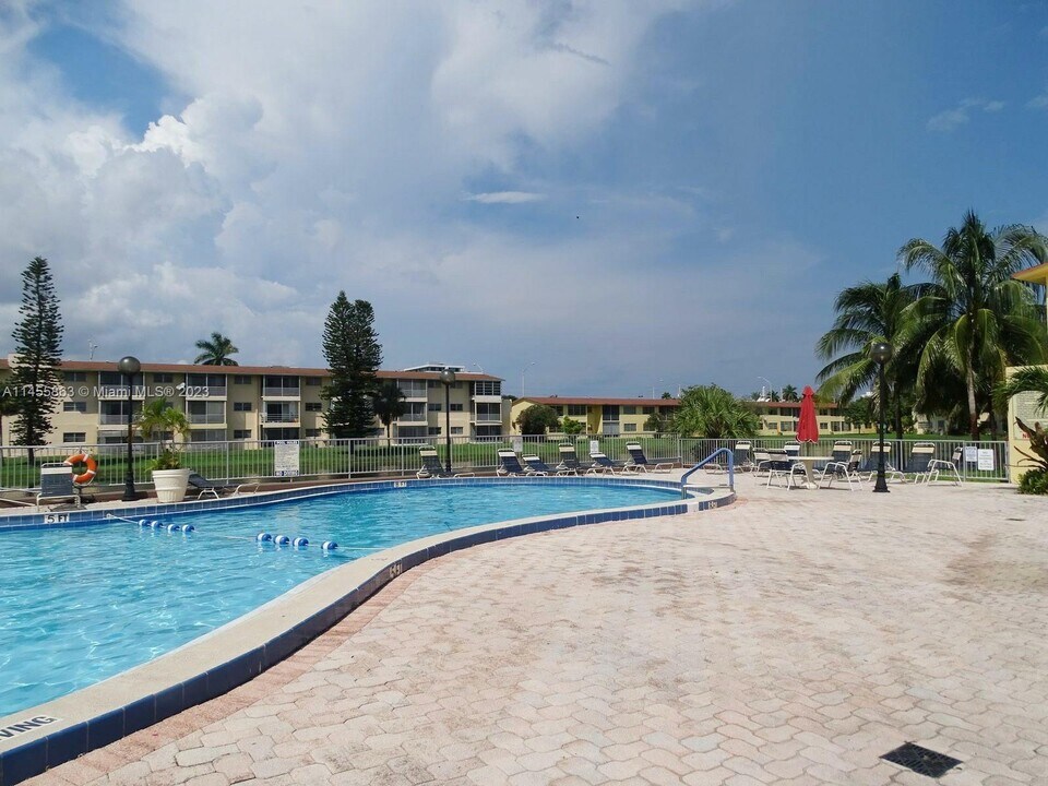 2940 NE 203rd St-Unit -C112 in Aventura, FL - Foto de edificio