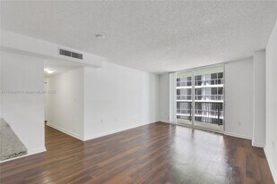 1756 N Bayshore Dr in Miami, FL - Building Photo