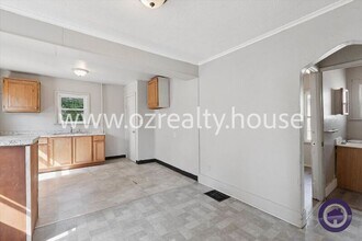 2442 Paradise Ave in Toledo, OH - Building Photo - Building Photo