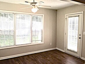 5640 Regent Village Dr in Winston-Salem, NC - Building Photo - Building Photo