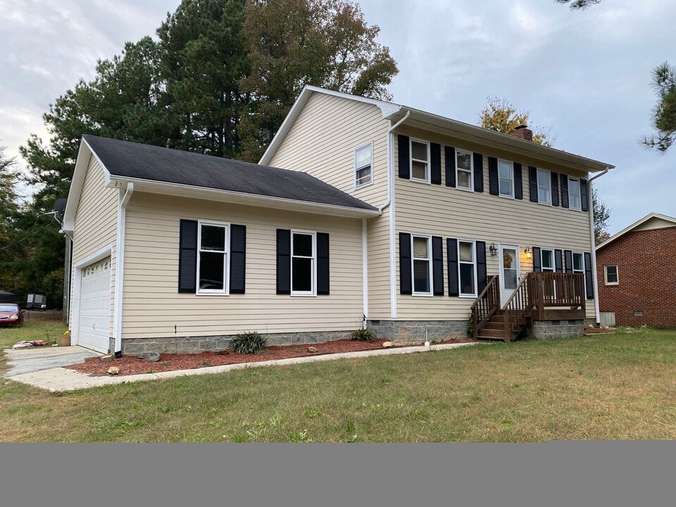 416 Circle Dr in Gibsonville, NC - Building Photo