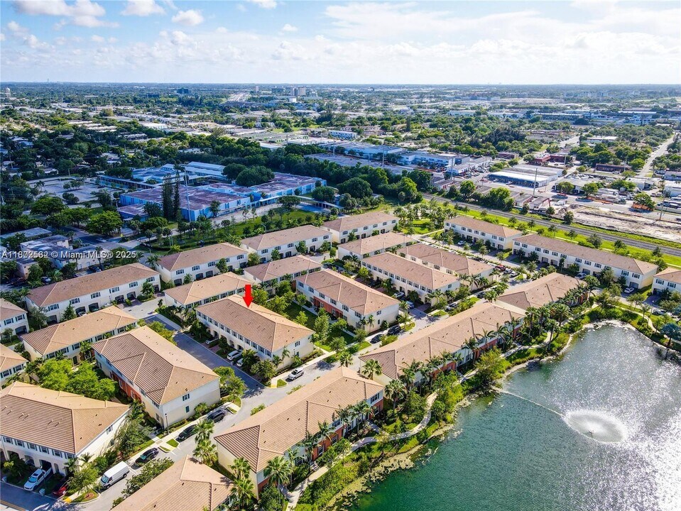 713 SW 2nd Ln in Pompano Beach, FL - Building Photo