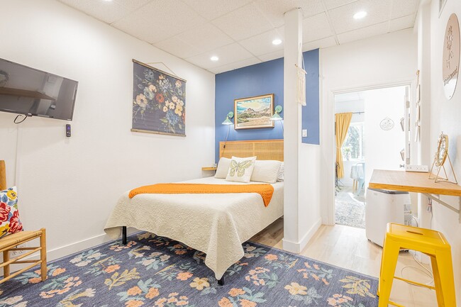 6040 Cedar St, Unit A