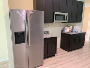 5871 Collins Rd in Jacksonville, FL - Building Photo - Building Photo