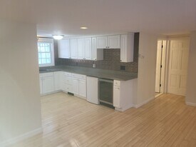 5 Dupaw Gould Rd in Brookline, NH - Building Photo