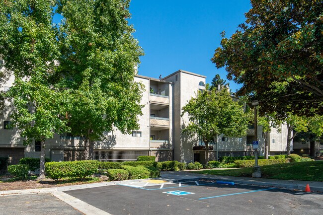 Bridgeporte in Hayward, CA - Foto de edificio - Building Photo