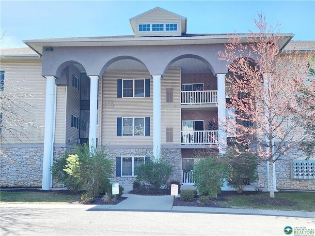 property at 252 N Walnut St