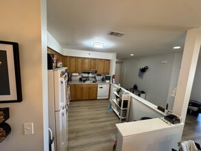 1332 Fernwood Ct in New Brunswick, NJ - Building Photo - Building Photo