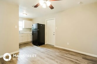 719 W Park St in Sugar Land, TX - Building Photo - Building Photo