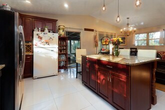 1804 Westridge Dr in Tallahassee, FL - Foto de edificio - Building Photo