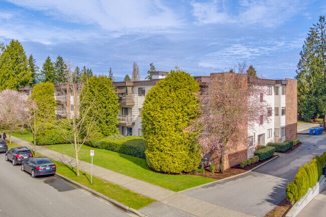Cedar Lodge Apartments in Surrey, BC - Building Photo - Building Photo