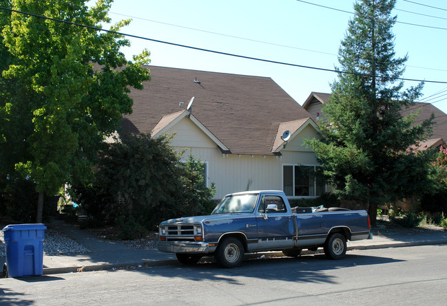 1141 Evans Dr in Santa Rosa, CA - Building Photo - Building Photo