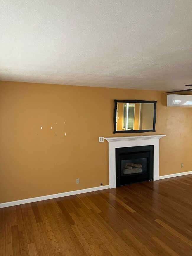 1090 W Lava Ln in Flagstaff, AZ - Foto de edificio - Building Photo