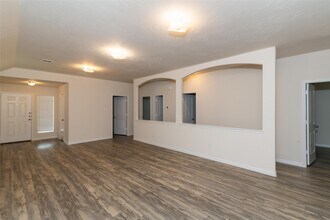 10314 Van Hut Ln in Houston, TX - Foto de edificio - Building Photo
