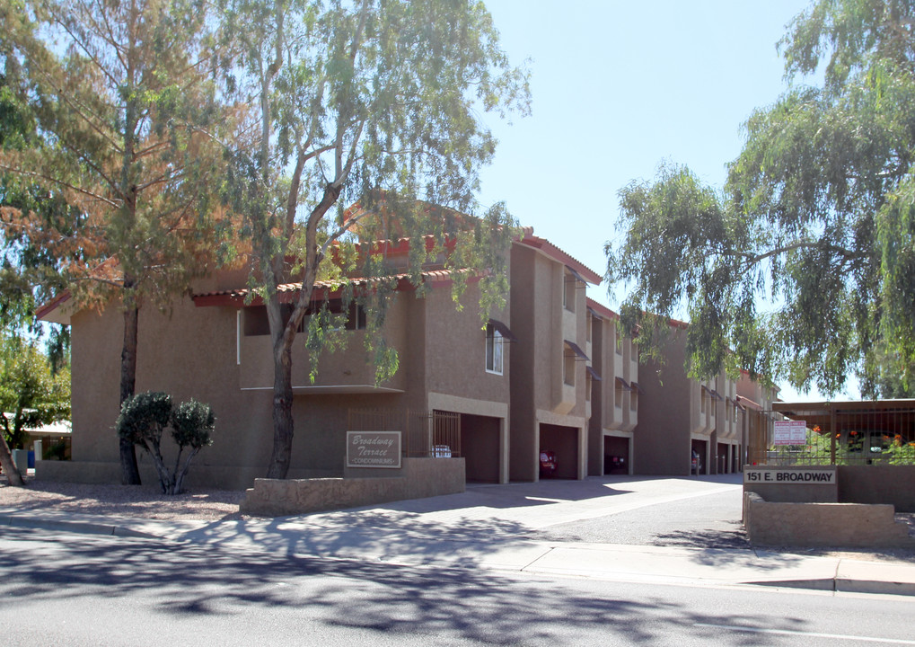 Por Broadway Terrace in Tempe, AZ - Building Photo