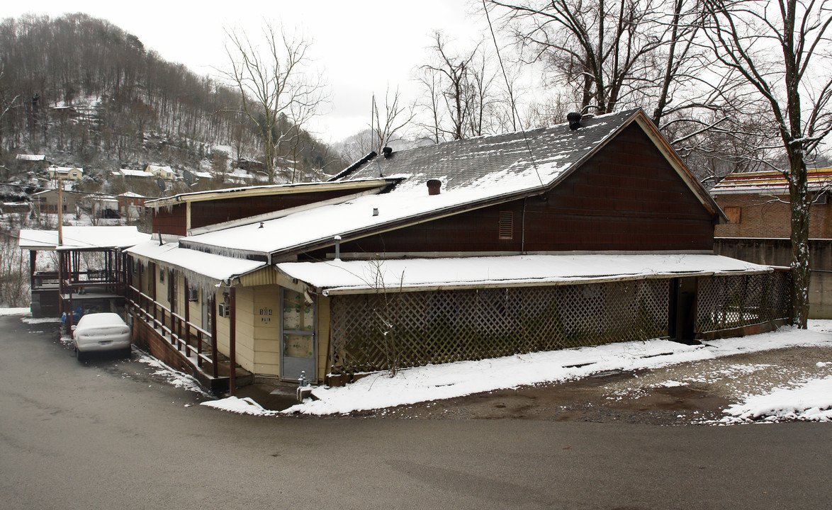104 Main Ave in Logan, WV - Building Photo