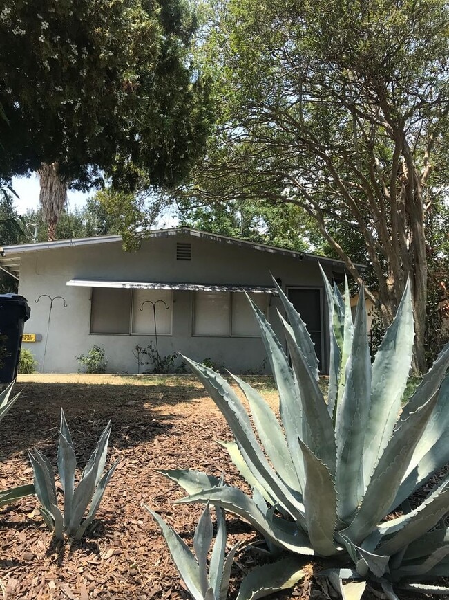 property at 901-905 E High Ave