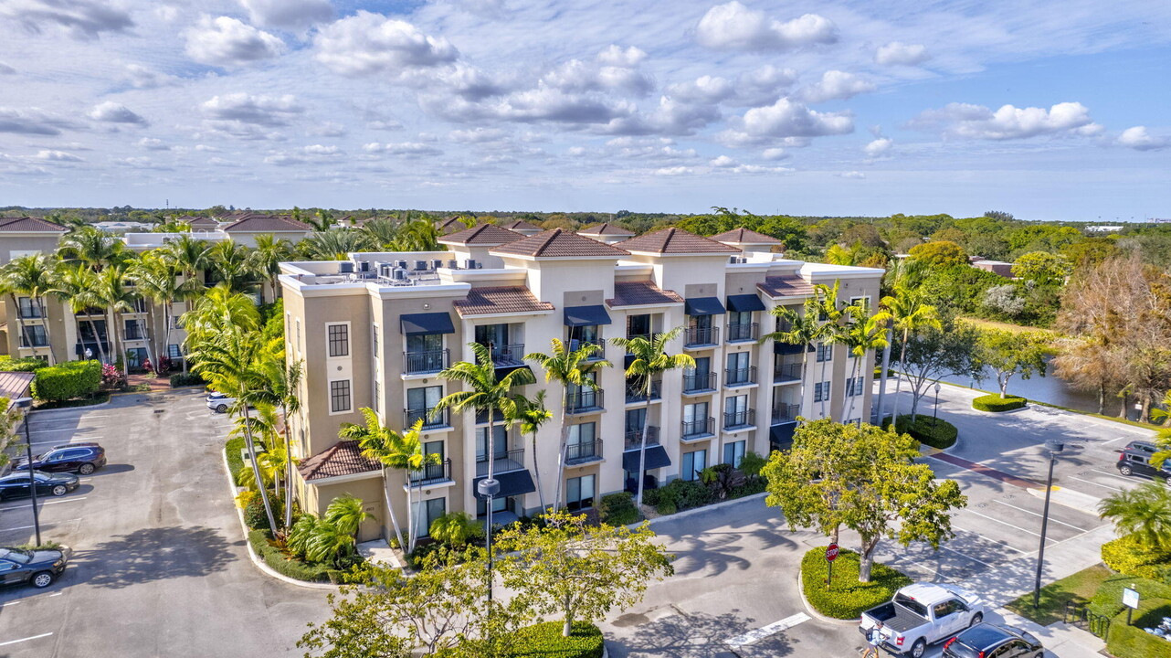 4903 Midtown Ln in Palm Beach Gardens, FL - Foto de edificio