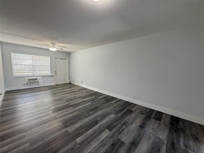 3851 NE 21st Ave in Lighthouse Point, FL - Foto de edificio - Building Photo