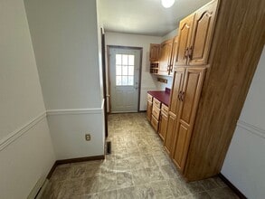 318 N Broad St in Grove City, PA - Building Photo - Building Photo