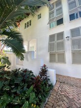 350 Woodcrest Rd in Key Biscayne, FL - Building Photo - Building Photo