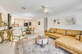 1759 Round House Ln in Dallas, TX - Building Photo - Building Photo