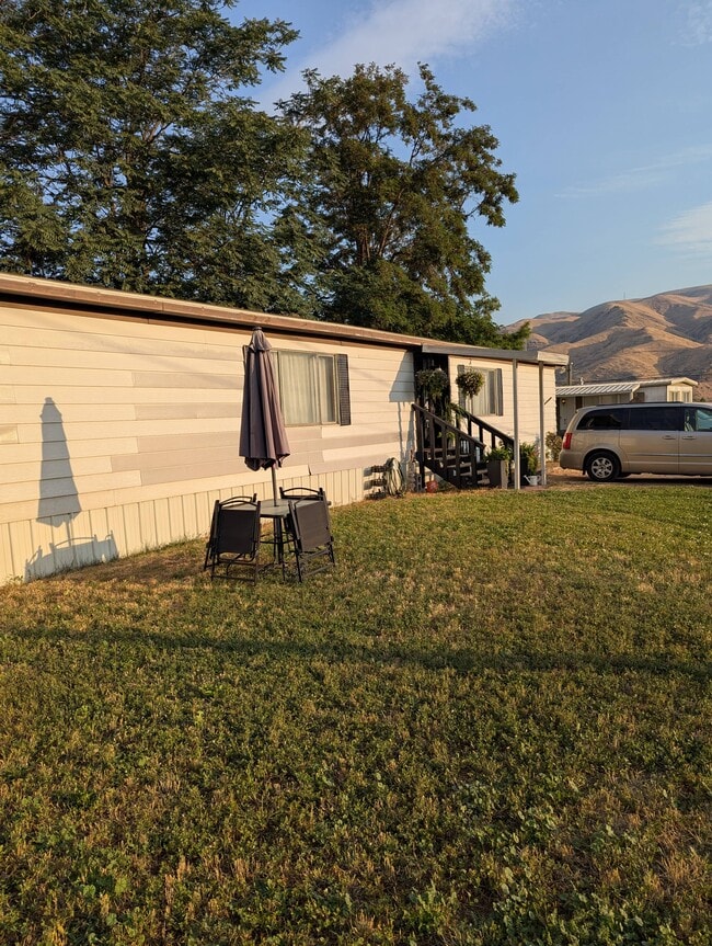 property at 1447 Maple St