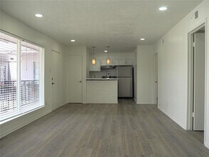 4910 Saxon Dr in Houston, TX - Building Photo - Building Photo