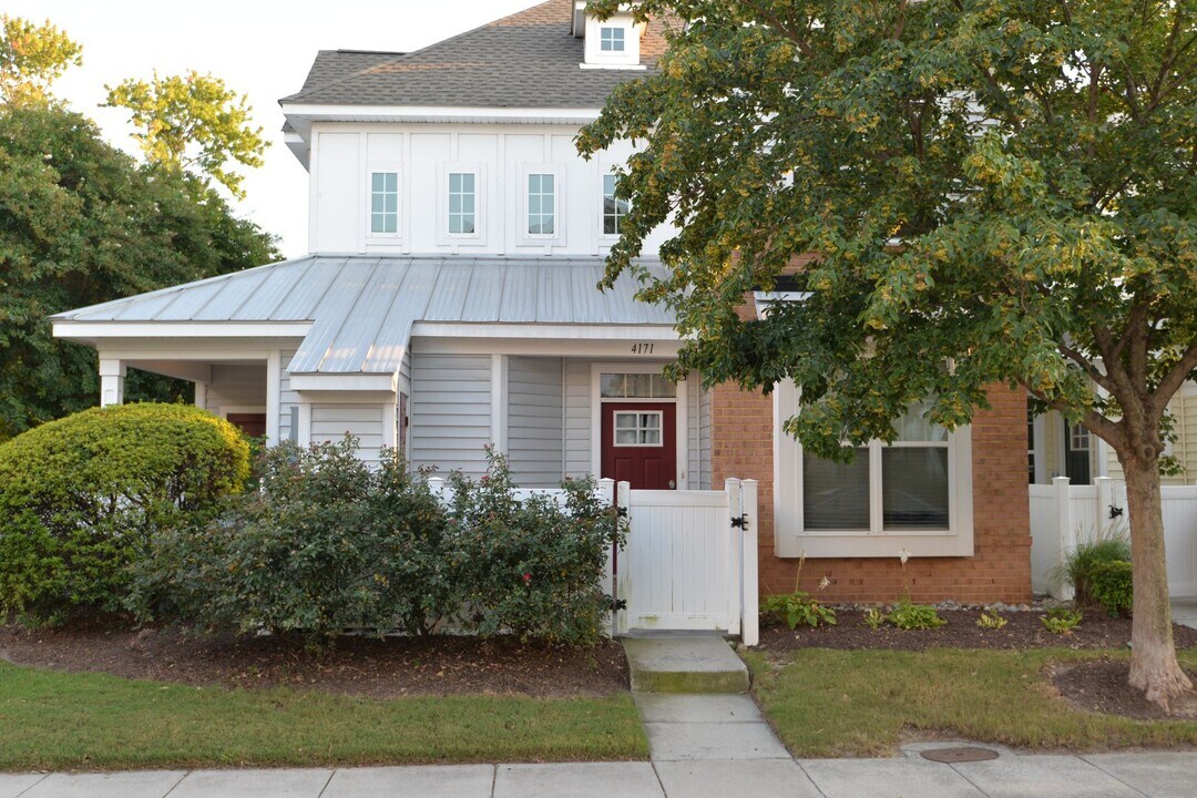 4171 Seafarer Ave in Norfolk, VA - Building Photo
