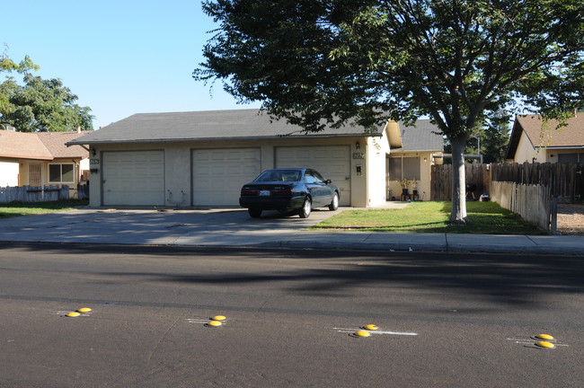 2424-2430 Encina Ave in Modesto, CA - Building Photo - Building Photo