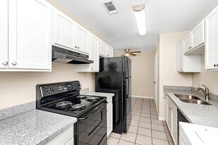 8113 Jefferson Park Dr in Baton Rouge, LA - Building Photo