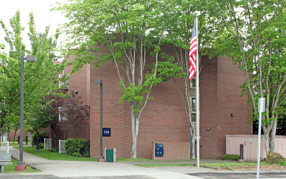 Tri Court Apartments in Seattle, WA - Building Photo