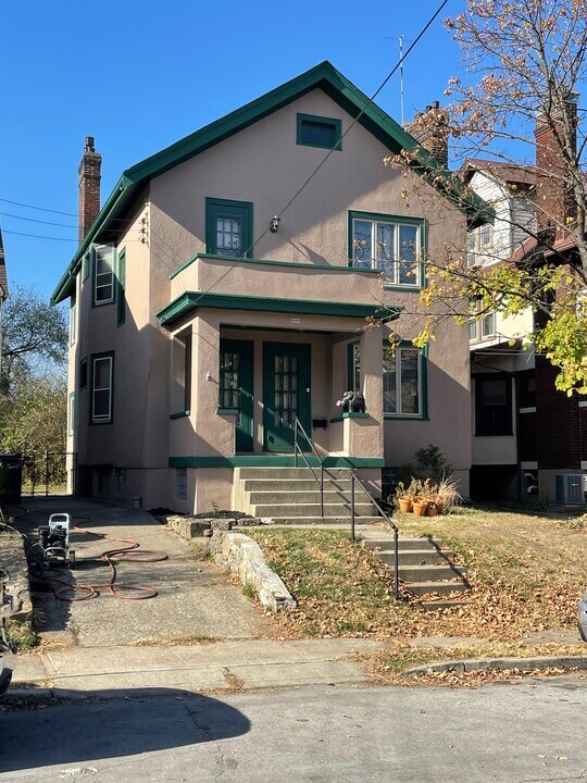 2533 Valley View Ct, Unit Valley View 2 in Cincinnati, OH - Building Photo