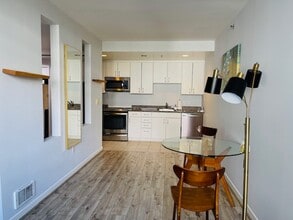 250 King St, Unit Unit 554 in San Francisco, CA - Building Photo - Building Photo