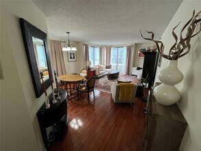 10 Cottage Pl in White Plains, NY - Building Photo - Building Photo