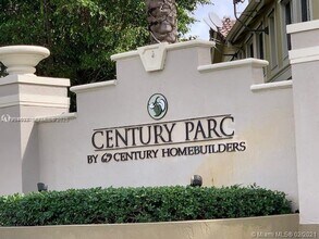 8826 W Flagler St in Miami, FL - Foto de edificio - Building Photo