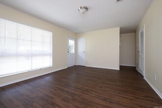 7815 Moore Dr in Little Rock, AR - Building Photo - Building Photo