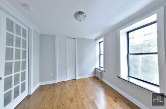 E 100TH ST. in New York, NY - Foto de edificio - Building Photo