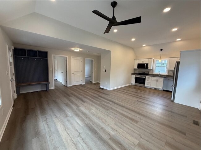 265 Dunstable Rd in Tyngsboro, MA - Building Photo - Building Photo