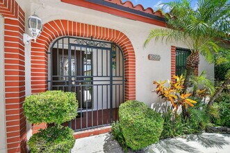 1035 Soelca Dr in West Palm Beach, FL - Building Photo - Building Photo