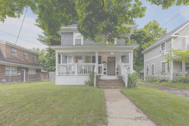 property at 825 Bates St SE