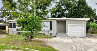 2122 Leger Cir in Jacksonville, FL - Building Photo