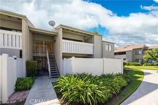 21 Country Mile Rd in Pomona, CA - Building Photo