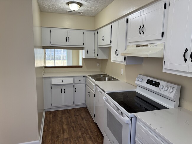 257 N Court St in Prattville, AL - Foto de edificio - Building Photo